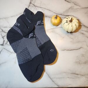 NWOT Womens Plantar Fasciitis Medium Socks